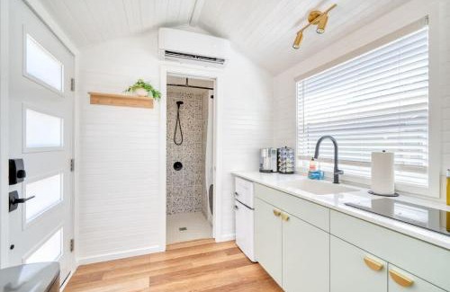 Overlook Apartment | Stay Portland - Teal & Terrazzo Bright Portland Tiny Home