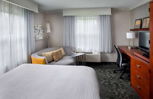 Tinton Falls Hotel | Stay Right Next to Atchison Fields NJ! Explore the Best of Tinton Falls in Style