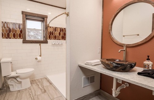Prescott Apartment | Stay Simple | Workspace + Free Parking