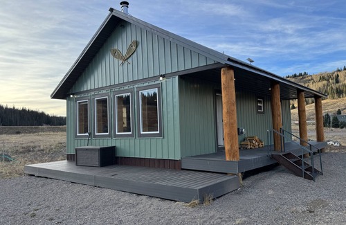 Antonito Cabin | Stay where you play! Cumbres Cabins four season rental.