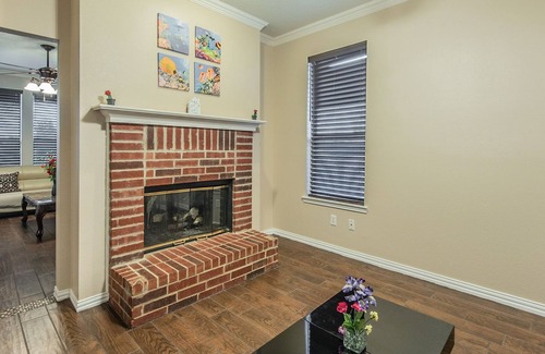 Elmo House | "Stay with Confidence" in a Great location