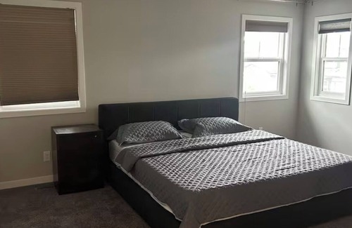 Airdrie House | Stay with host in a Pond View House 5 minutes from Calgary