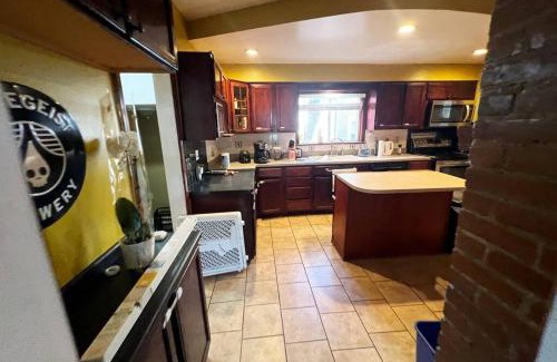 Cleveland House | Stay with Jay - Quinta Suite
