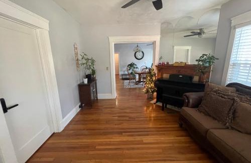 Cleveland House | Stay with Jay - Segunda Room