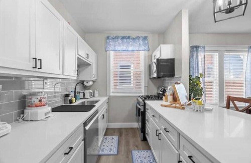Southwest Garden Apartment | Stay, Work & Play, 2bd w/office near Downtown St Louis