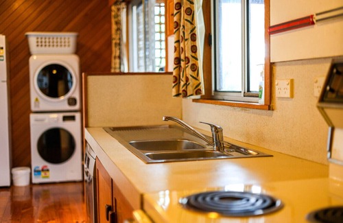 Wendouree House | StayAU Private Two-Storey 6 Beds House Wendouree