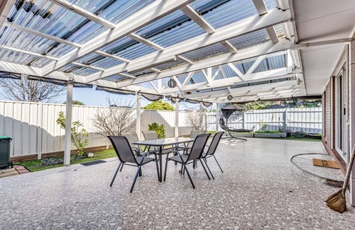 Seabrook House | StayAU Tranquil 4BR Lakeside Retreat in Seabrook