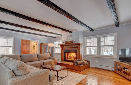Becket Cottage | Staycation at Private lake cottage near Jacob’s Pillow and Tanglewood
