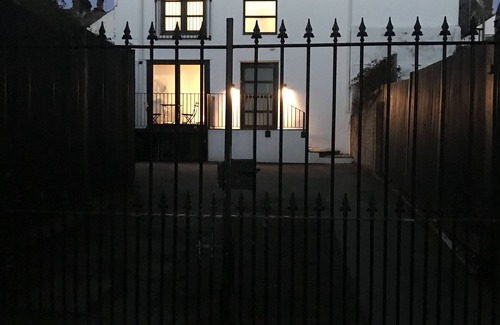 St Albans Apartment | Staycation New York Loft Gated Development LUX St Albans - Off Street Parking