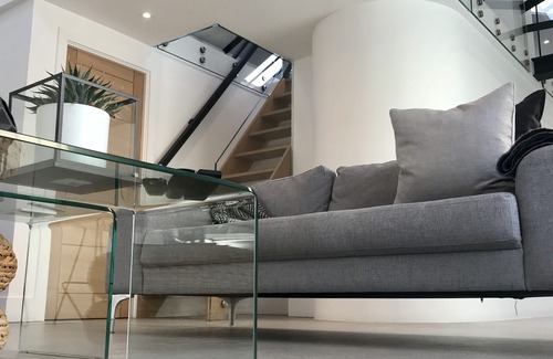 St Albans Apartment | Staycation New York Loft Gated Development LUX St Albans - Off Street Parking