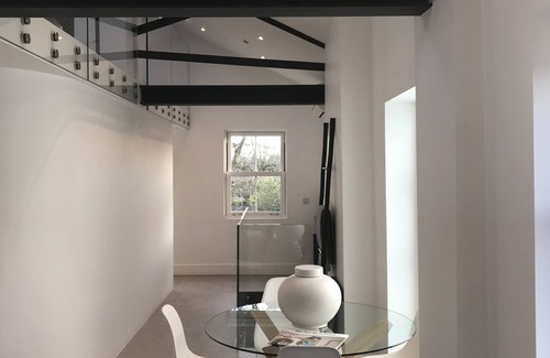 St Albans Apartment | Staycation New York Loft Gated Development LUX St Albans - Off Street Parking