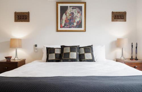 Thornbury House | StayCentral - Thornbury Entertainer Townhouse