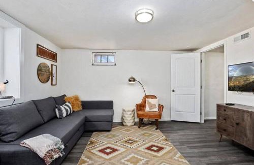 Twin Falls Apartment | #StayinMyDistrict Twin Falls Pendleton Chic Suite