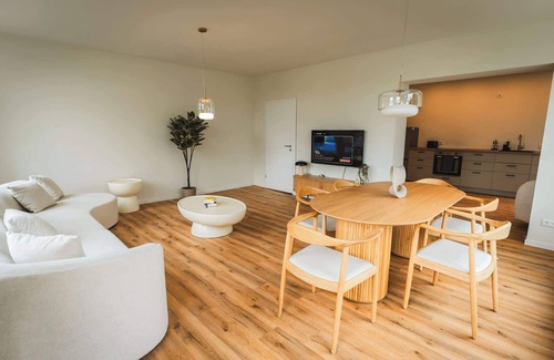 Celle House | Staylight Penthouse by the French Garden - 7 Min to Old Town
