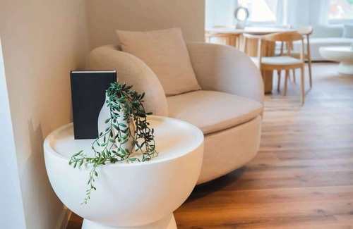 Celle House | Staylight Penthouse by the French Garden - 7 Min to Old Town