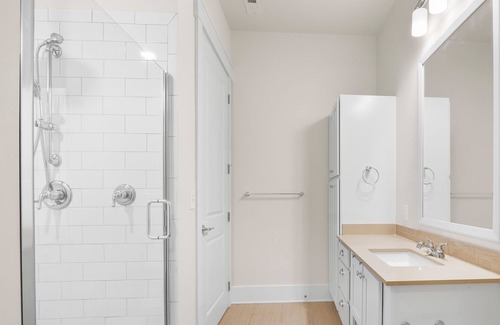 Huntersville Condo | StaysByWalker 1BR - KingBed! Gym/Pool/HotTub/Sauna
