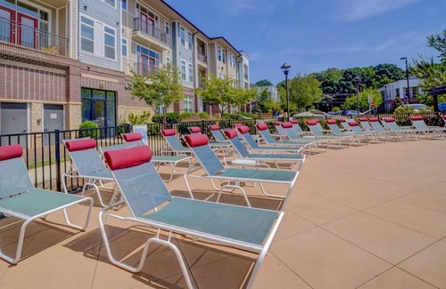 Huntersville Condo | StaysByWalker 1BR - KingBed! Gym/Pool/HotTub/Sauna