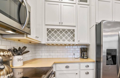 Huntersville Apartment | StaysByWalker 2BR -KingBeds! Gym/Pool/HotTub/Sauna