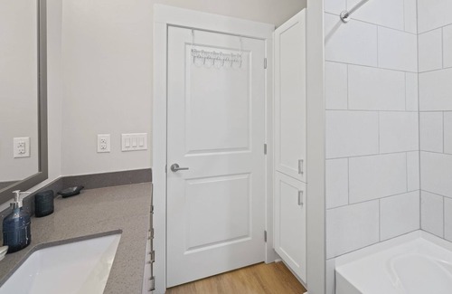 Charlotte Condo | StaysByWalker 3BR Waverly - 1G WiFi/King Beds/Gym
