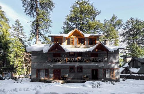 Old Manali Villa | StayVista at Casa Bella Vista- Luxury 6 BR close to Mall Road with Bonfire and View