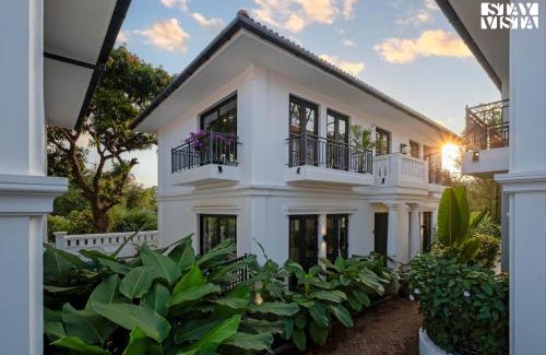 Chikhli Villa | StayVista at Casa PuMa with Pool & WiFi