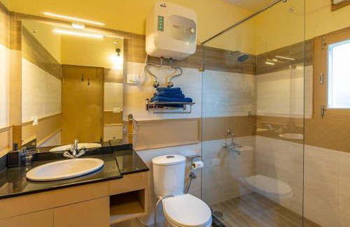 Tohana Apartment | StayVista at Eastbury 3BR w incredible views