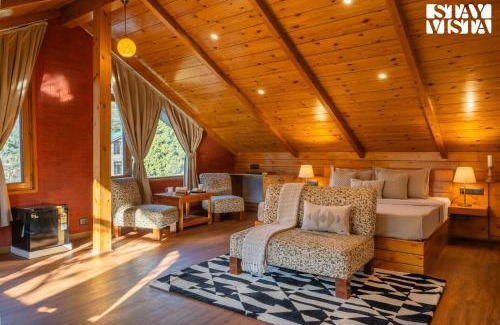 New Manali Apartment | StayVista at Johnson Studios with Views and Wi-Fi
