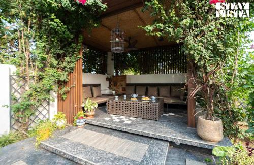 Jammu Villa | StayVista at Meeraas with Balcony, Heater & Lawn