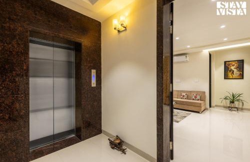 Mahmoorganj Apartment | StayVista at Sundale Apartment with Heater & WiFi