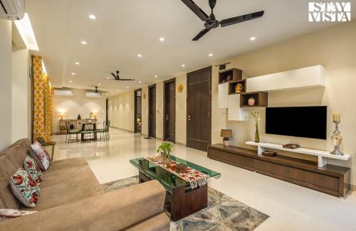 Mahmoorganj Apartment | StayVista at Sundale Apartment with Heater & WiFi
