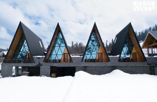 Srinagar Villa | StayVista's Frozen Fall at Frostflare Cottages - Jacuzzi