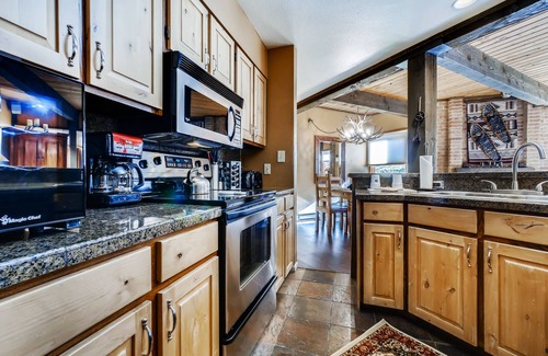 Steamboat Springs Condo | Steamboat Springs Rustic Resort Condo 2 Bed/2 Bath + Patio