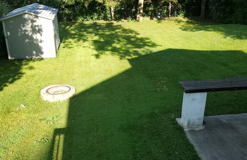 Auburn Apartment | Steel Hideaway, first floor easy access, king bed, fenced yard, fast wifi
