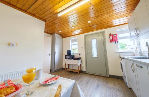 Trim Apartment | Steepleview 2 Bedroom