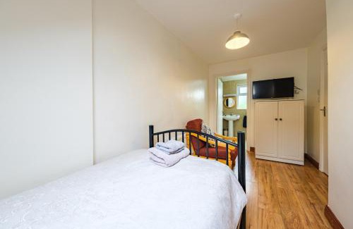 Trim Apartment | Steepleview 2 Bedroom