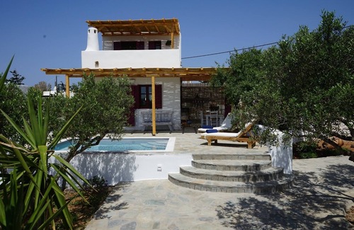 Paros House | Stella Maria, house @the airport with private pool, and swingset in the garden