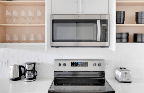 Arlington Heights Apartment | Stellar Arlington Heights 2BR w/ Gym & Dog Spa, near Metro, by Blueground