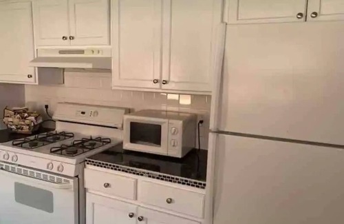 El Paso House | Stellar location 3 bedroom, 3 bath, sleeps 10