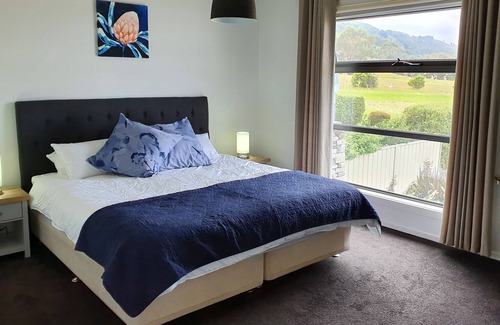 Apollo Bay House | Stellavista - Great views, wifi, easy walk to beach and town