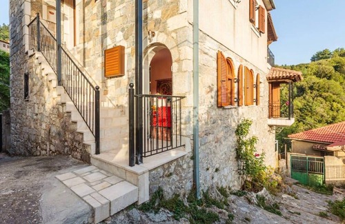 Trikolonoi Apartment | Stemnitsa Stone Residence - Cosy Mountain Escape