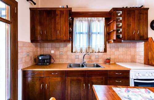 Trikolonoi Apartment | Stemnitsa Stone Residence - Comfy Mountain Getaway