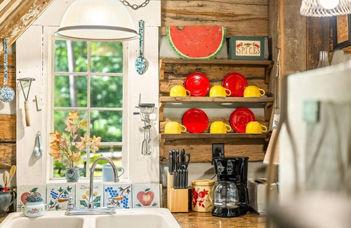Gnaw Bone Cabin | Step back in time with the simplicity of country living.
