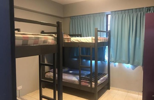 Downtown Kota Kinabalu Cabin | Step-in Lodge