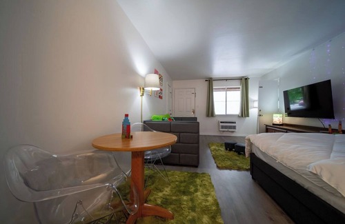 Eureka Springs Historic District Resort | Step into an adventurous world with our Block Room!