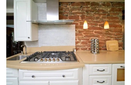 Clintondale House | Step into history & unwind at Stone House a charming 🏡 at the❤️of NYHudson Valley