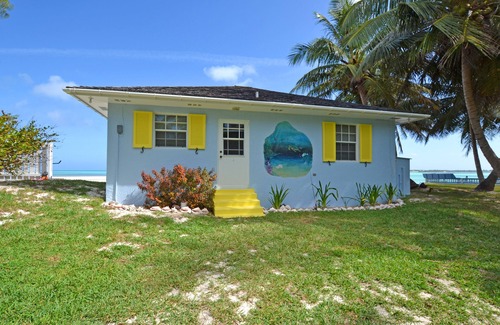 Spanish Wells Cottage | Step off your porch and onto the Beach! 1 Bed/1 Bath Cottage in quiet location