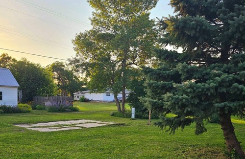 Bowdle House | "Step right into nature's theater with our VRBO home as your backdrop!"