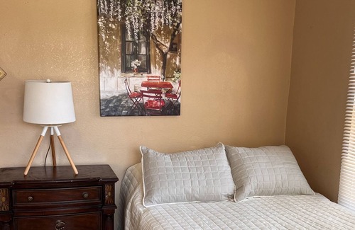 East Daytona Apartment | Step to the Daytona Beach