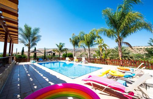 Simou Villa | Stephanie Villa