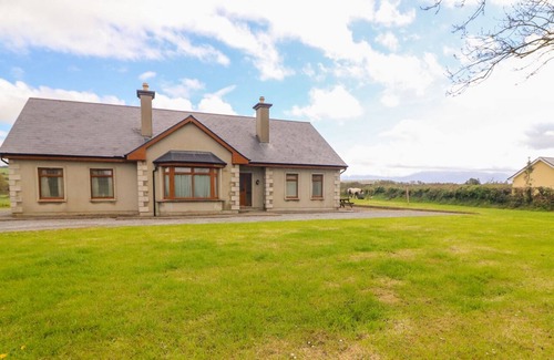 Milltown Cottage | STEPHEN'S COTTAGE, pet friendly in Killorglin, County Kerry